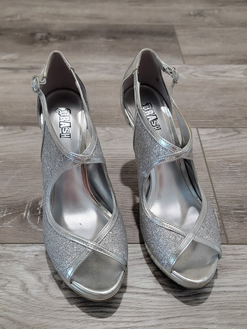 Brash Women's Silver Glitter Crisscross Peep-Toe Heels (Sz 9)